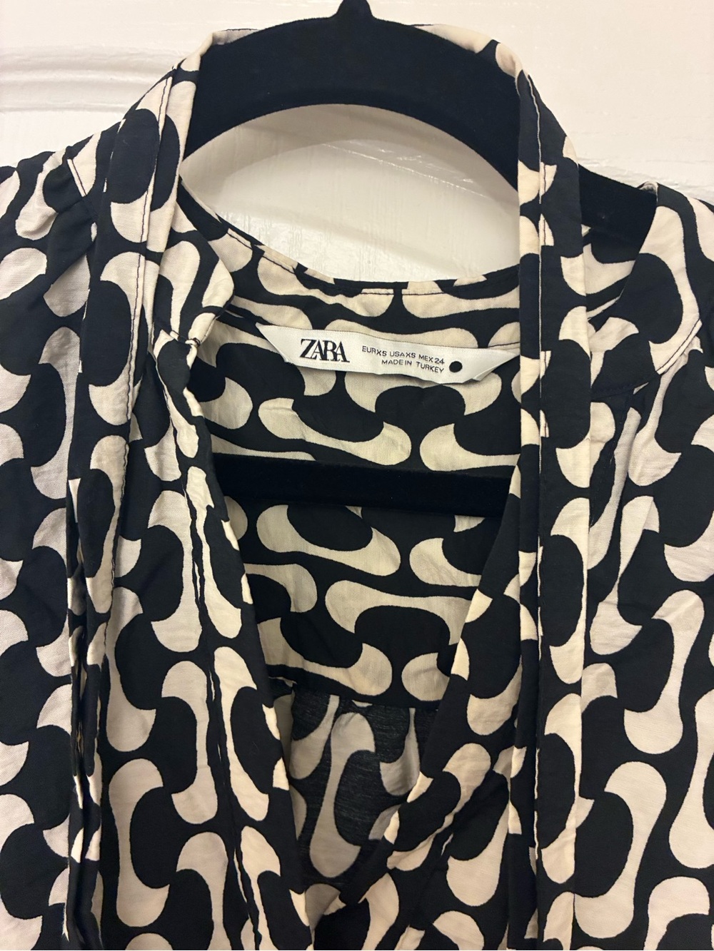ZARA Black & Cream Abstract Wave Print dress